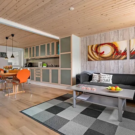 Pet Friendly In With Kitchen *